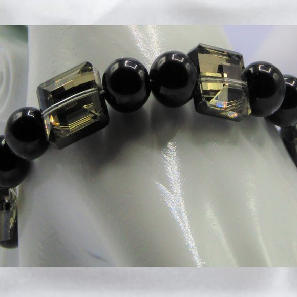 Black Square Beaded Jewelry Set - Picture 4 of 5
